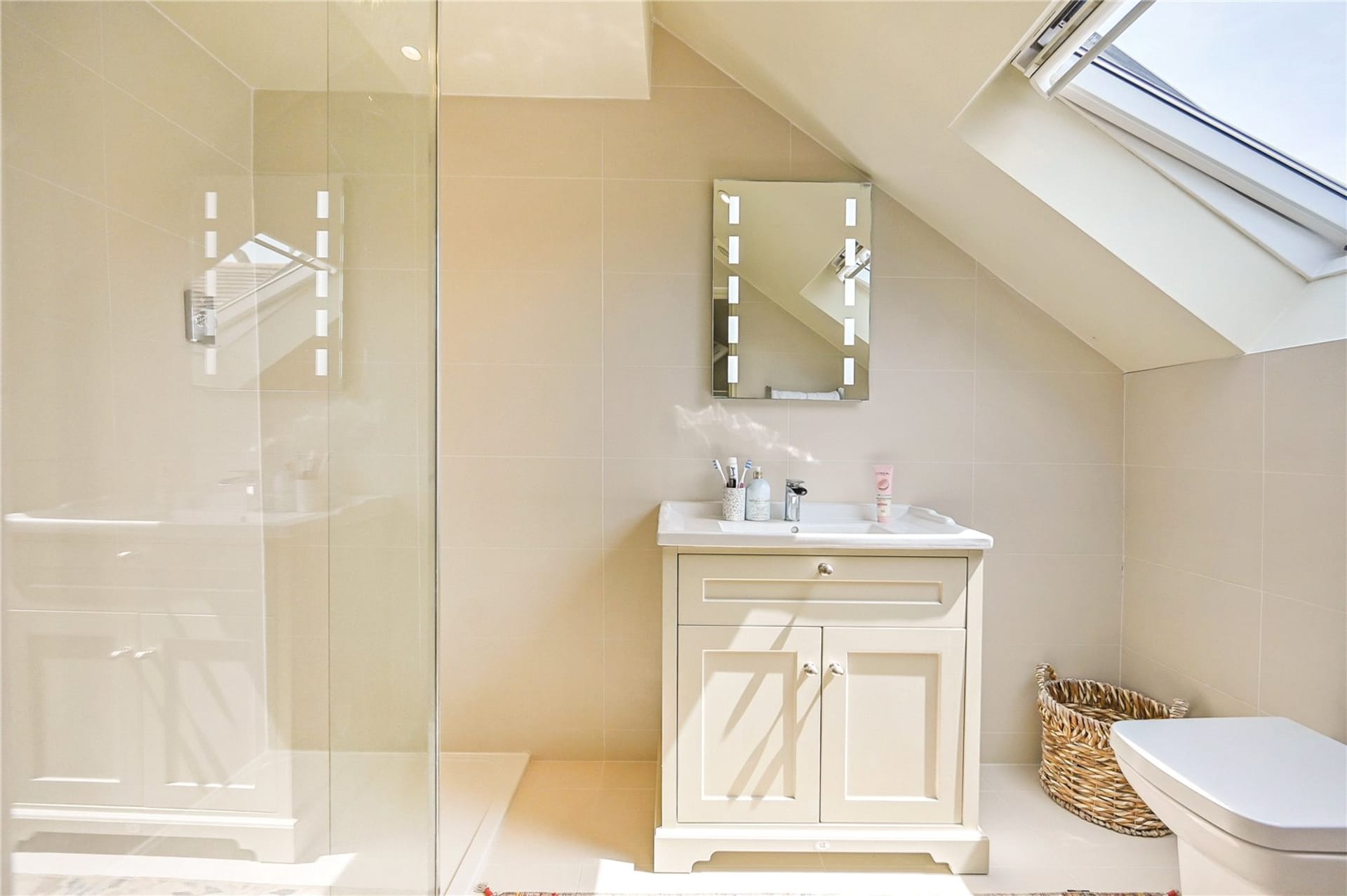 4 Bedroom House For Sale in Painters Forstal ME13 Hobbs Parker Estate