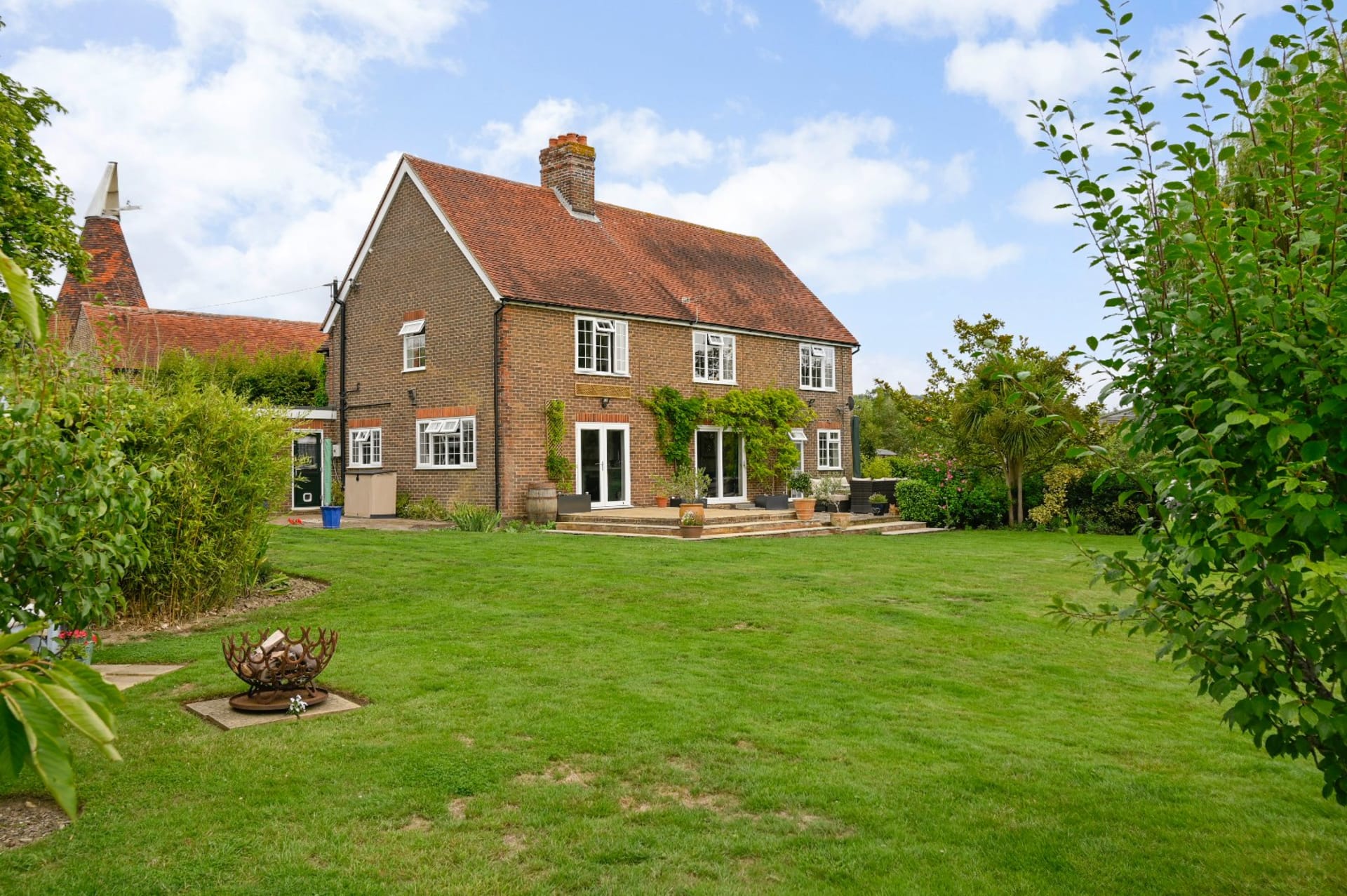 Hunton — £1,275,000