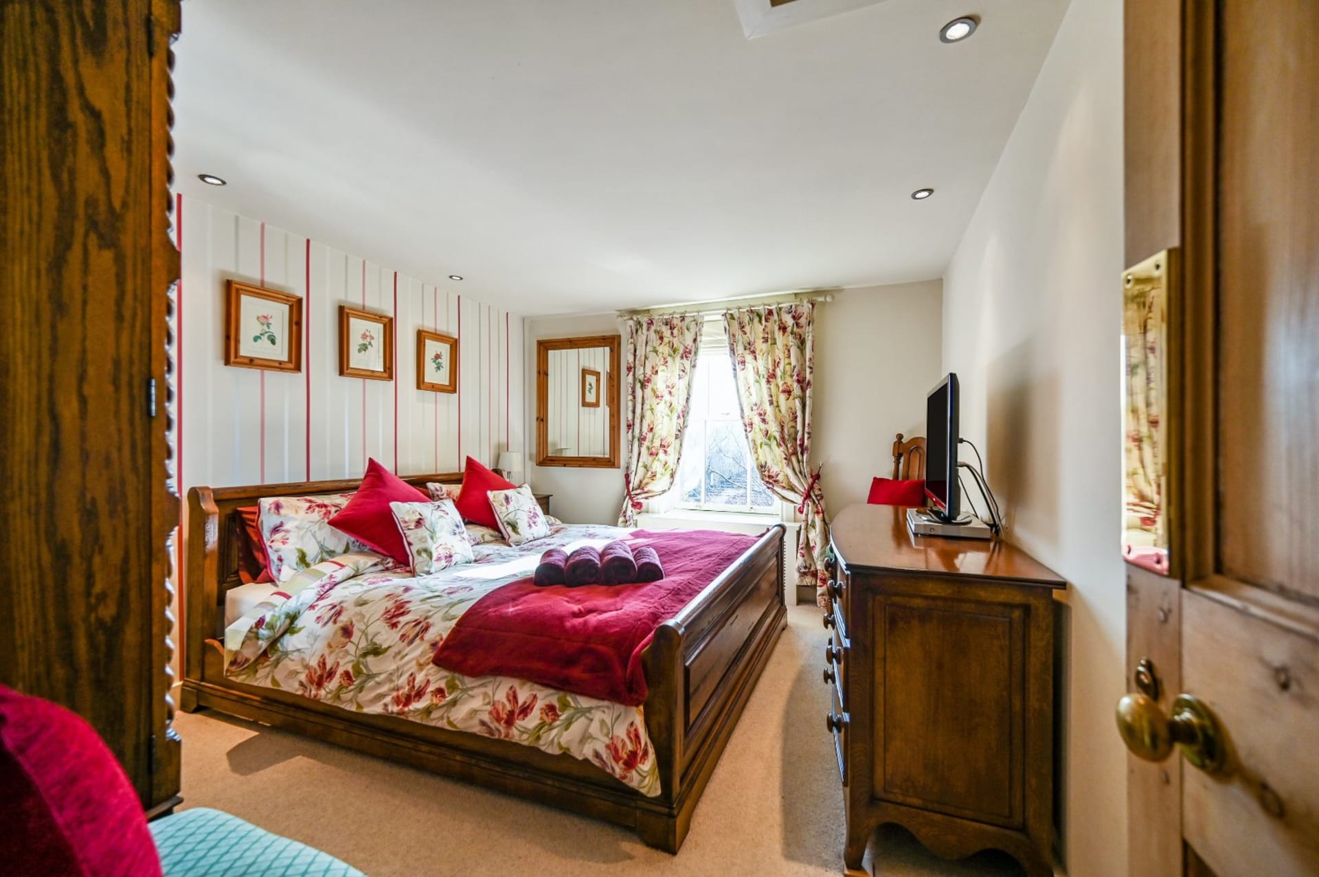 2 Bedroom House For Sale in Brabourne Lees TN25 Hobbs Parker Estate