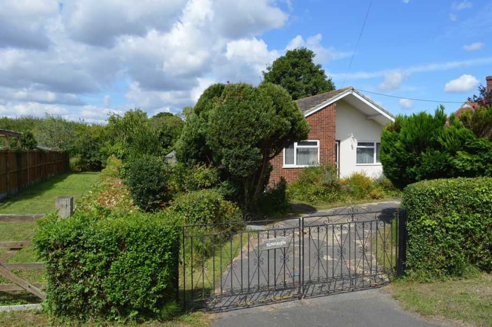 Bungalow with land