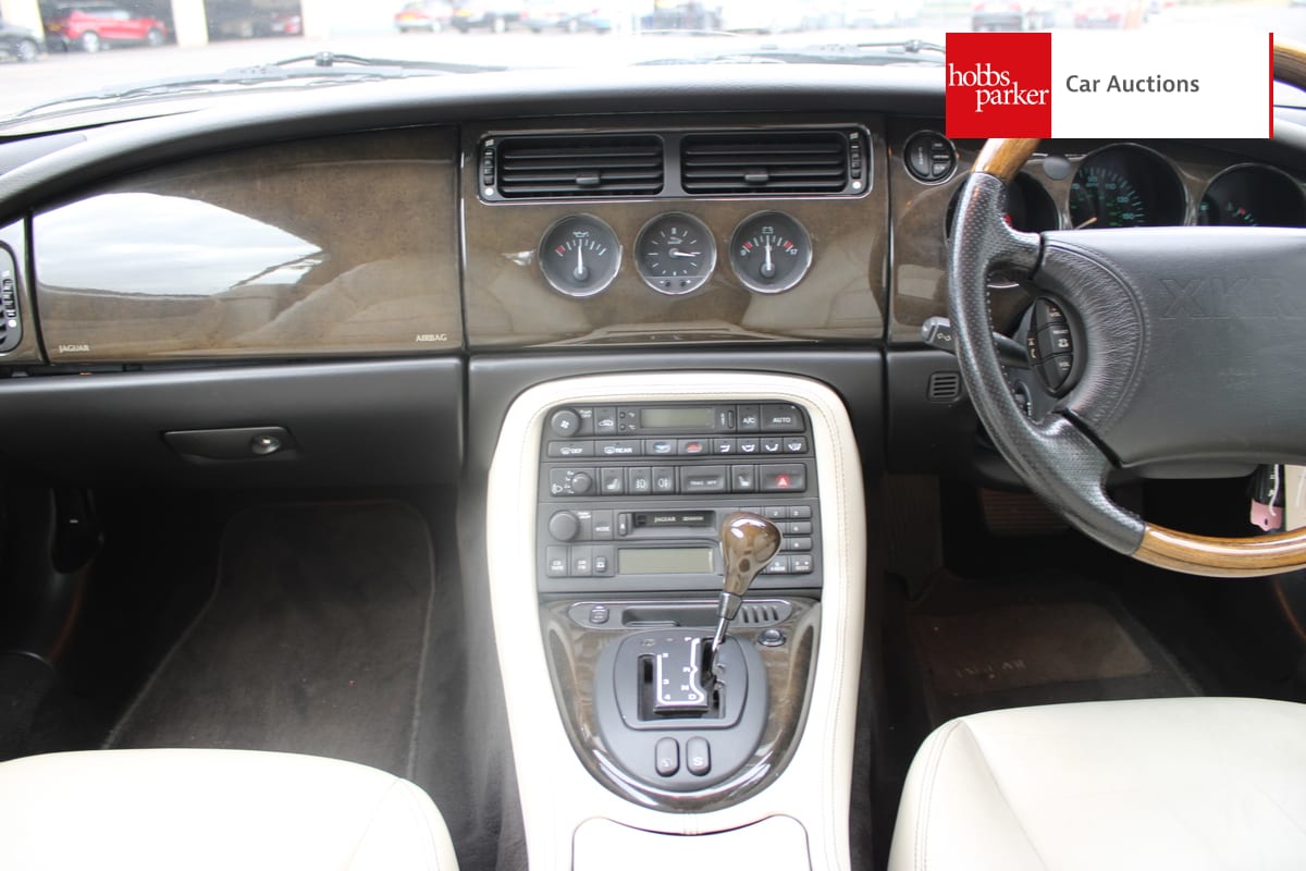 JAGUAR XKR 4.0 CONVERTIBLE AUTO image 34