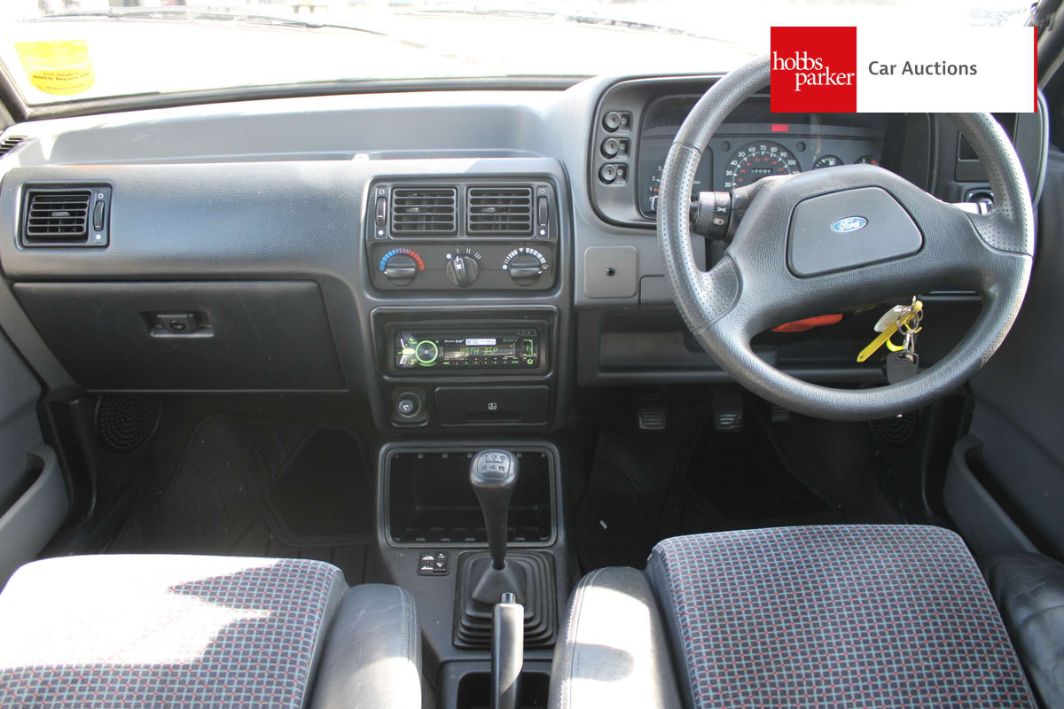 FORD ESCORT XR3I CONVERTIBLE image 19