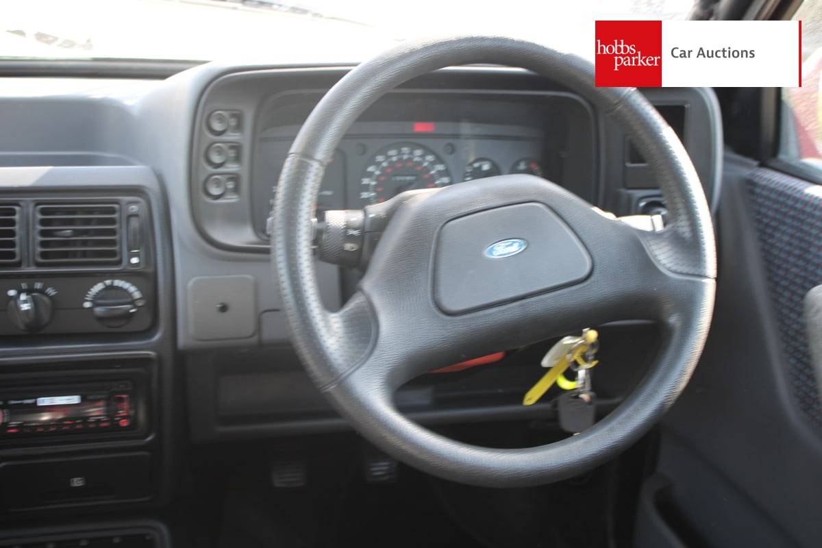FORD ESCORT XR3I CONVERTIBLE image 20