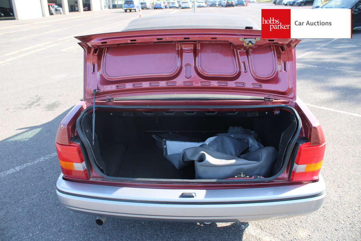 FORD ESCORT XR3I CONVERTIBLE image 25