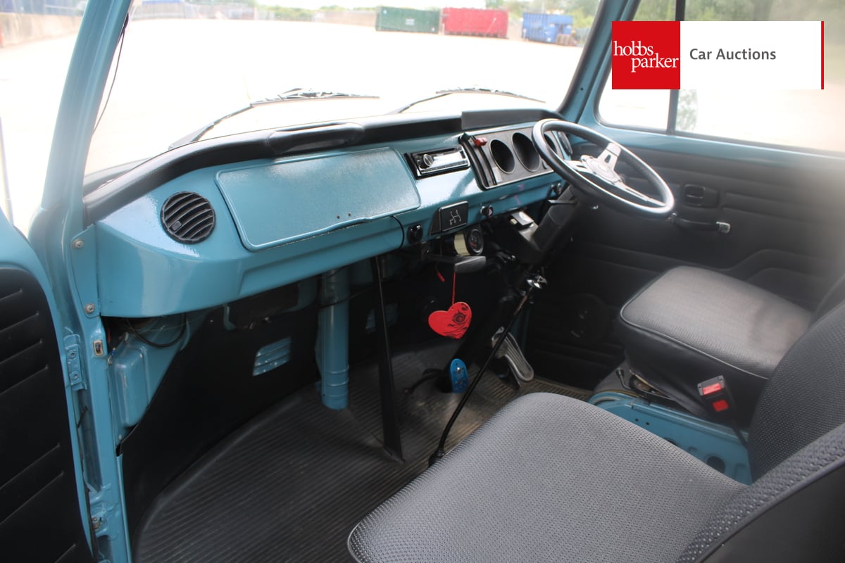 VOLKSWAGEN CAMPER VAN image 16
