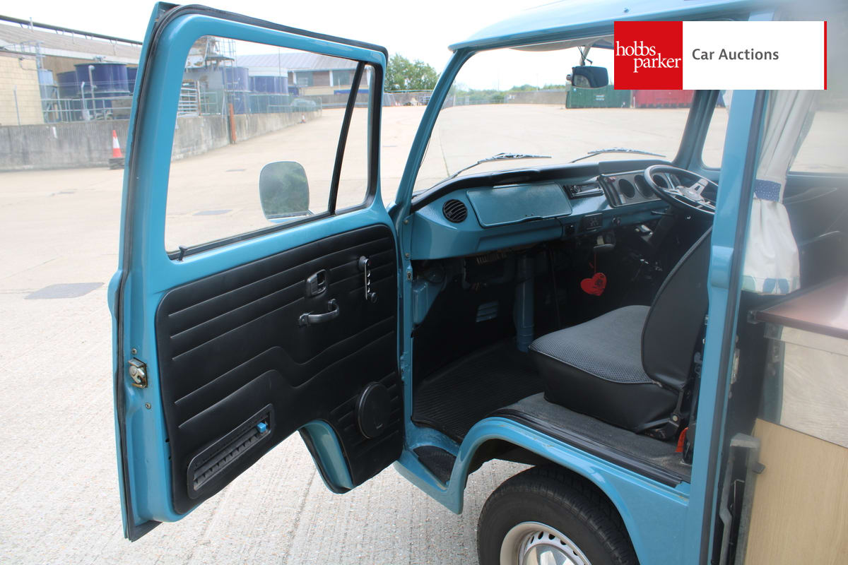 VOLKSWAGEN CAMPER VAN image 17