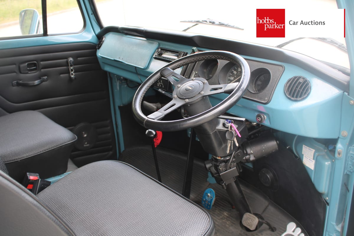 VOLKSWAGEN CAMPER VAN image 32