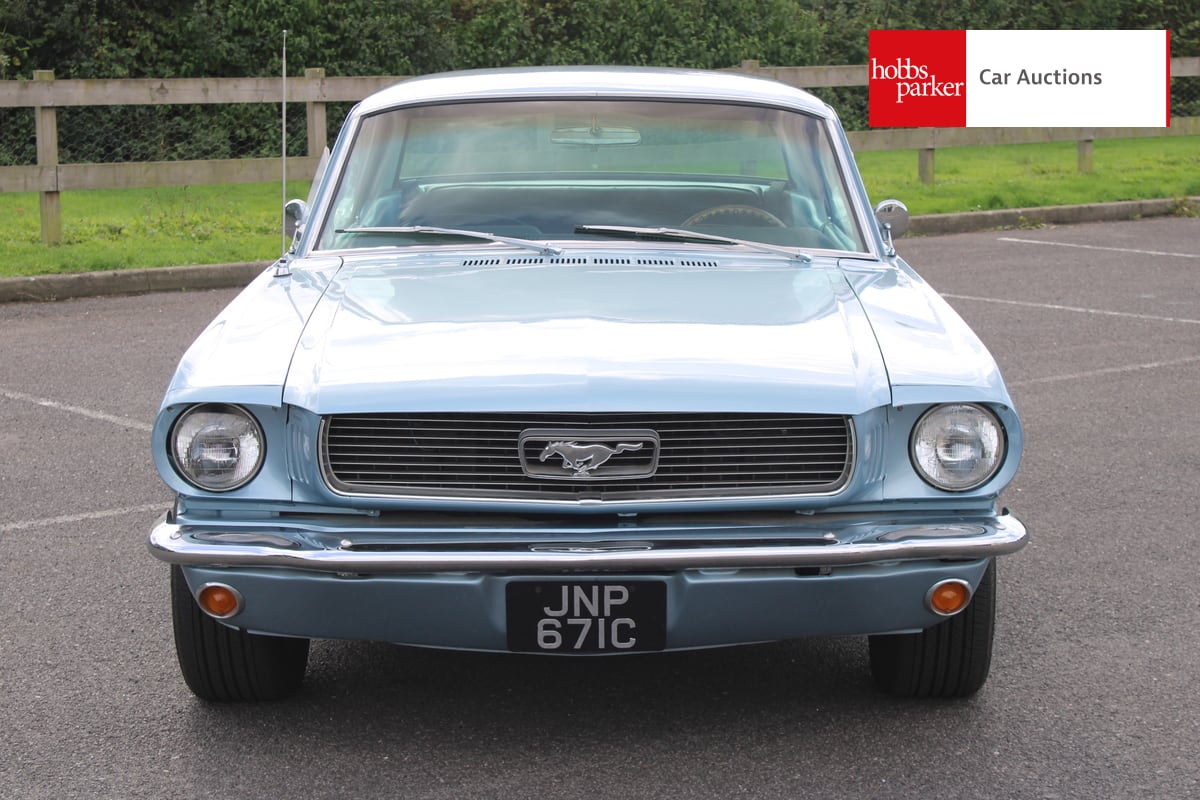 FORD Mustang Coupe image 9