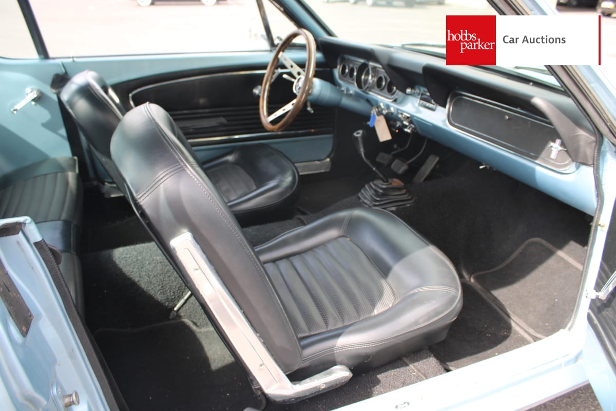 FORD Mustang Coupe image 16