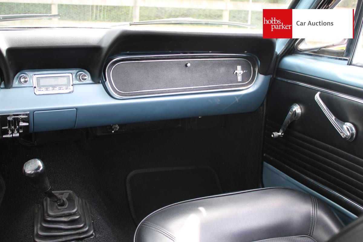 FORD Mustang Coupe image 23