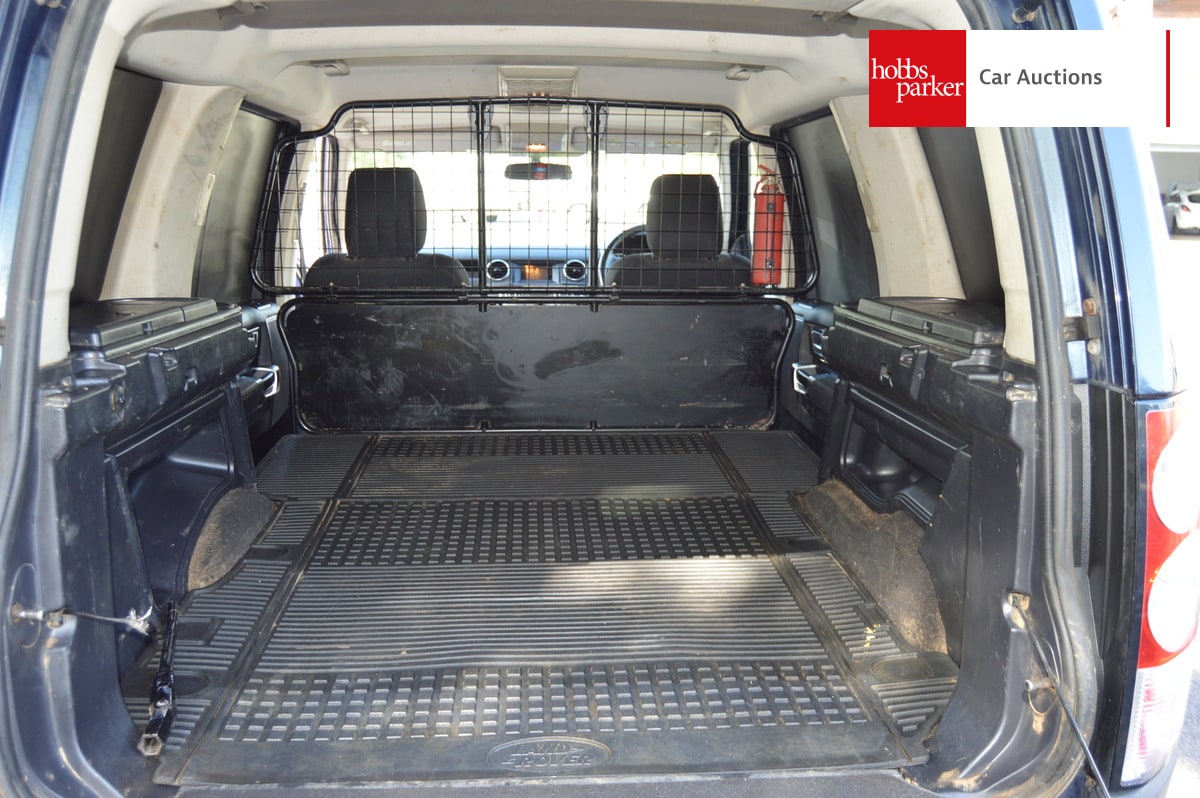 LAND ROVER DISCOVERY SDV6 AUTO 245 Commercial image 10