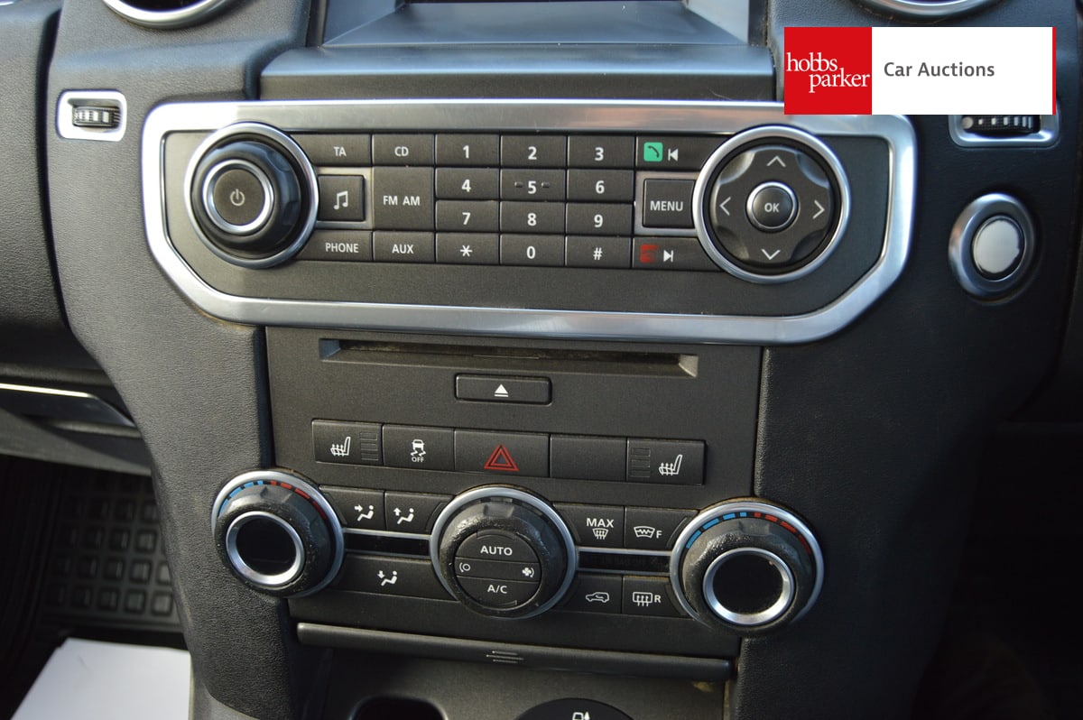 LAND ROVER DISCOVERY SDV6 AUTO 245 Commercial image 13