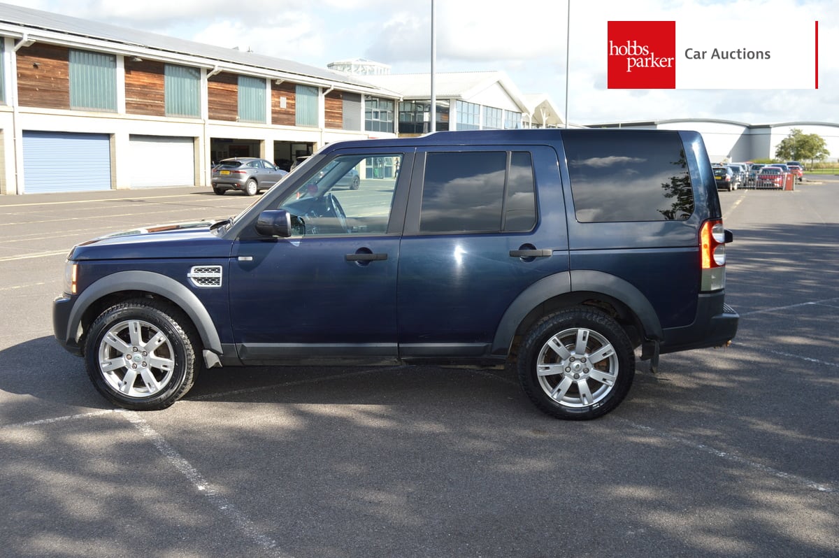 LAND ROVER DISCOVERY SDV6 AUTO 245 Commercial image 6