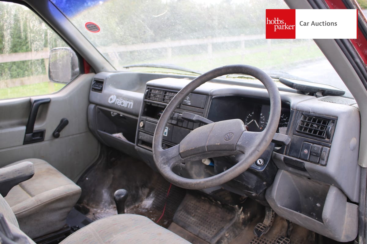 VOLKSWAGEN TRANSPORTER CARAVELLE image 10