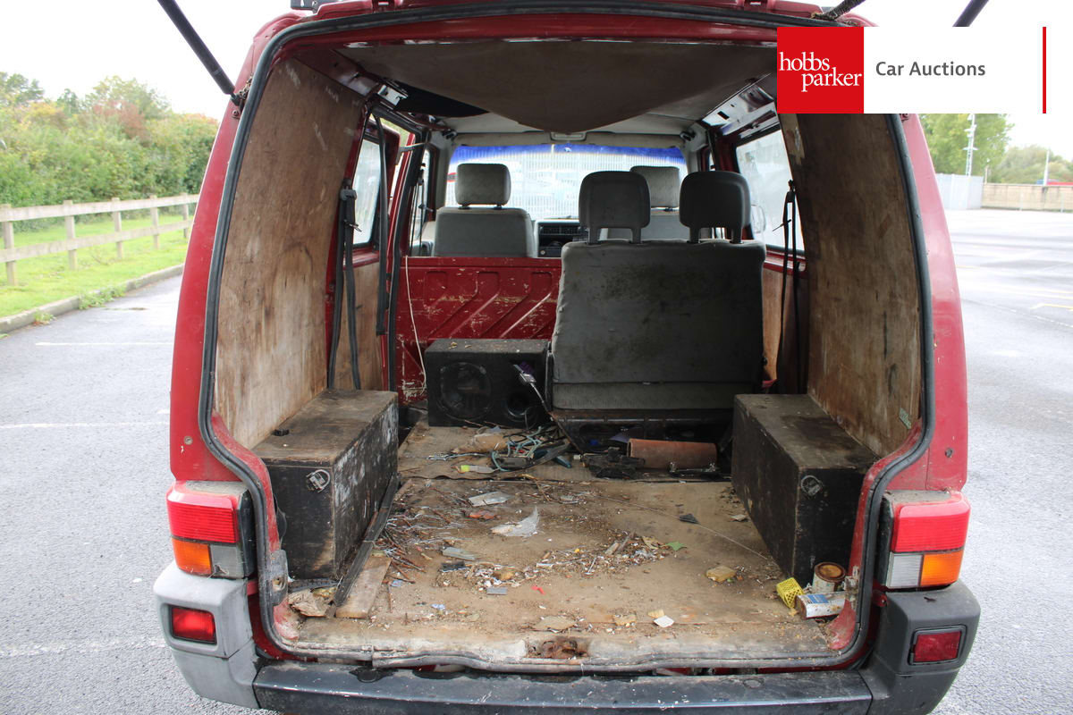 VOLKSWAGEN TRANSPORTER CARAVELLE image 15