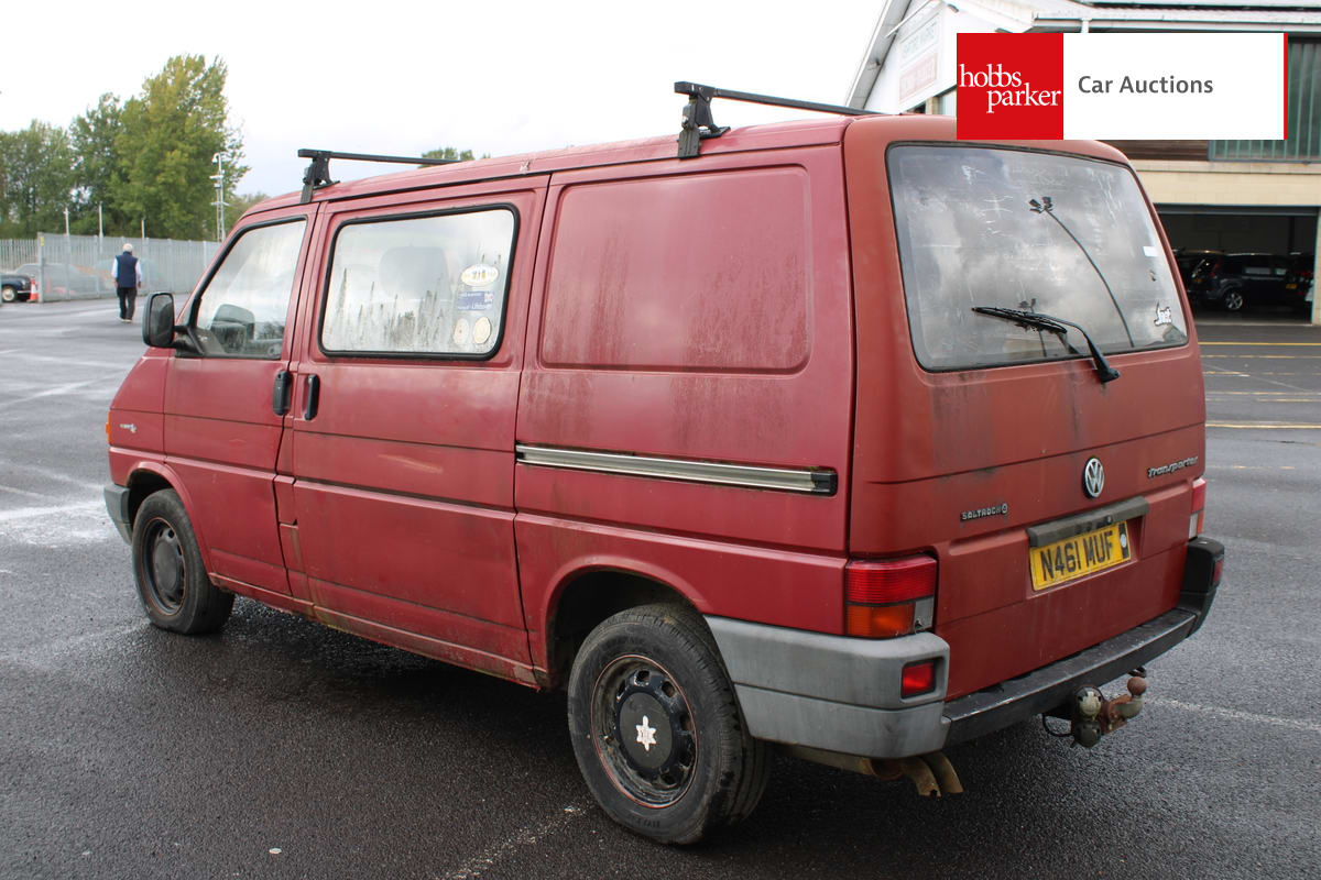 VOLKSWAGEN TRANSPORTER CARAVELLE image 5