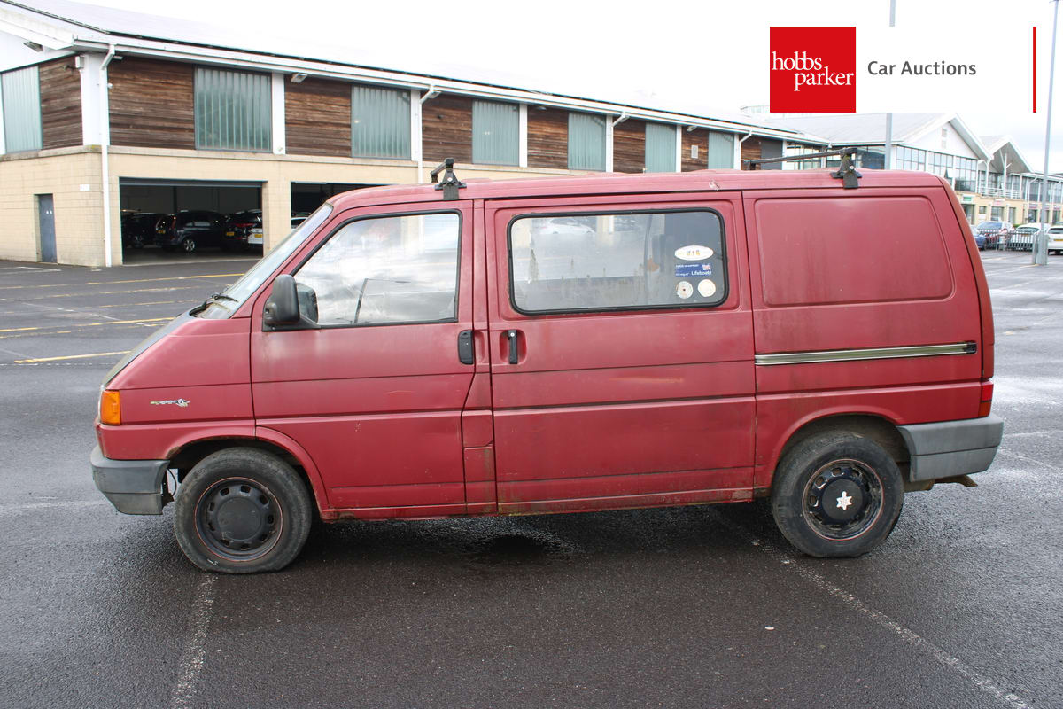 VOLKSWAGEN TRANSPORTER CARAVELLE image 6