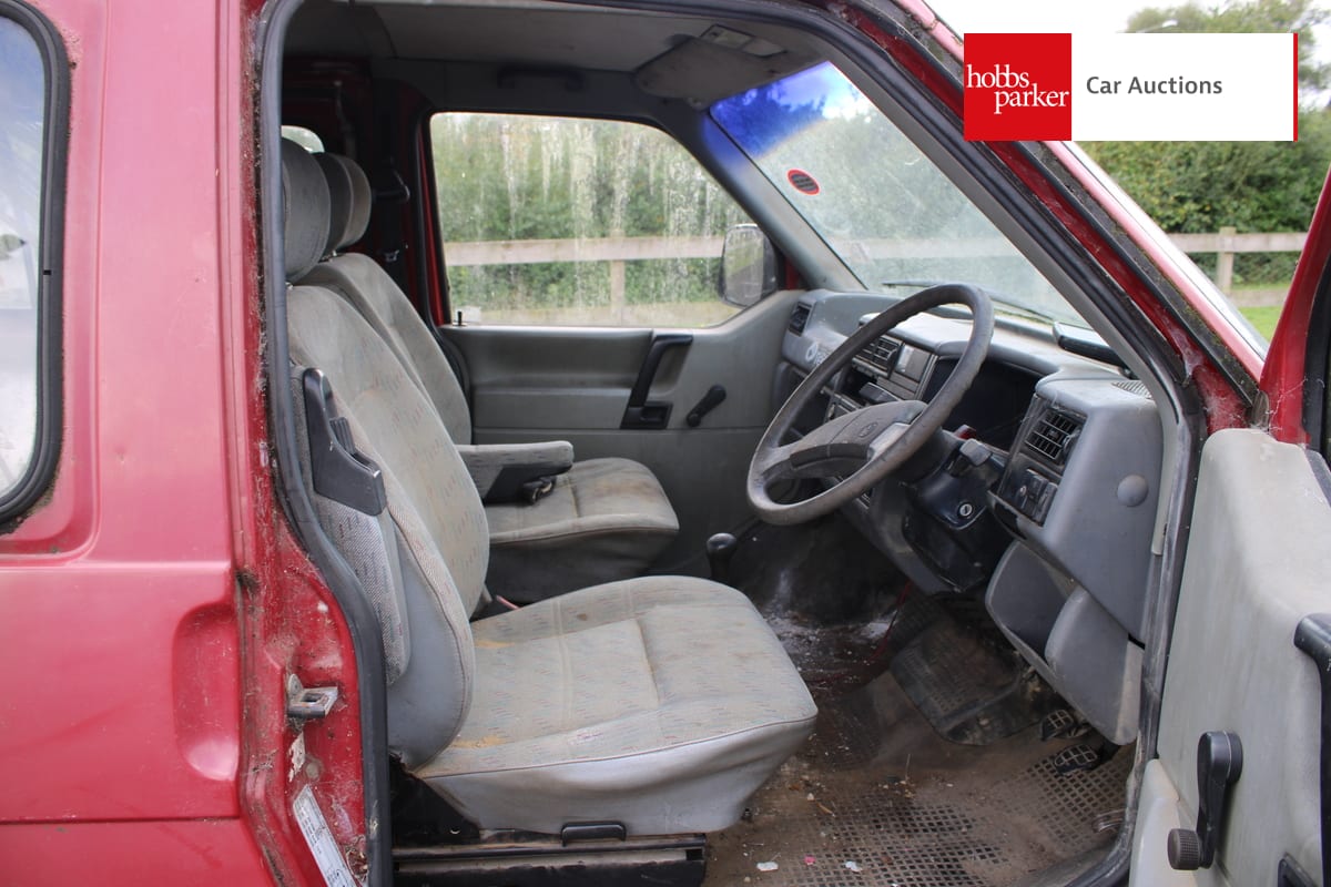 VOLKSWAGEN TRANSPORTER CARAVELLE image 9