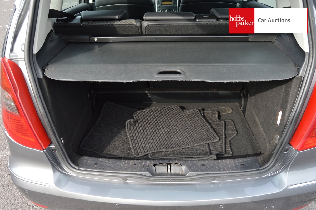 MERCEDES A180CDI AVANTGARDE SE CVT image 15