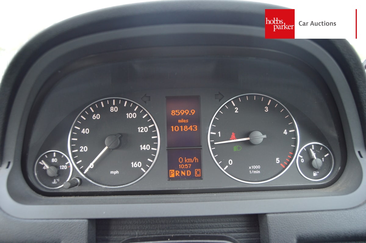 MERCEDES A180CDI AVANTGARDE SE CVT image 16