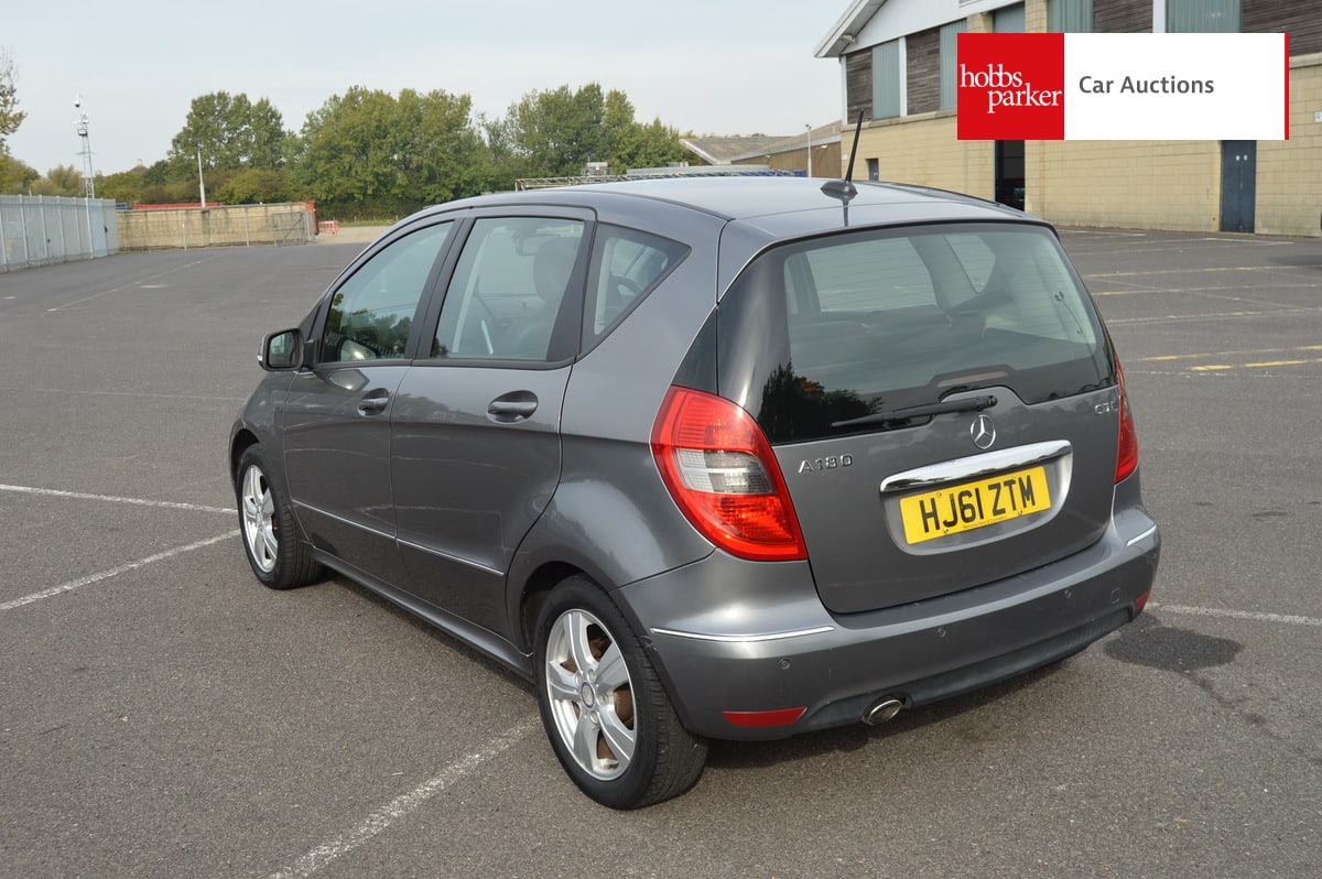 MERCEDES A180CDI AVANTGARDE SE CVT image 5