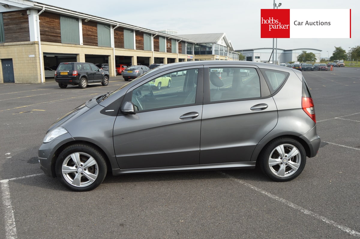 MERCEDES A180CDI AVANTGARDE SE CVT image 6