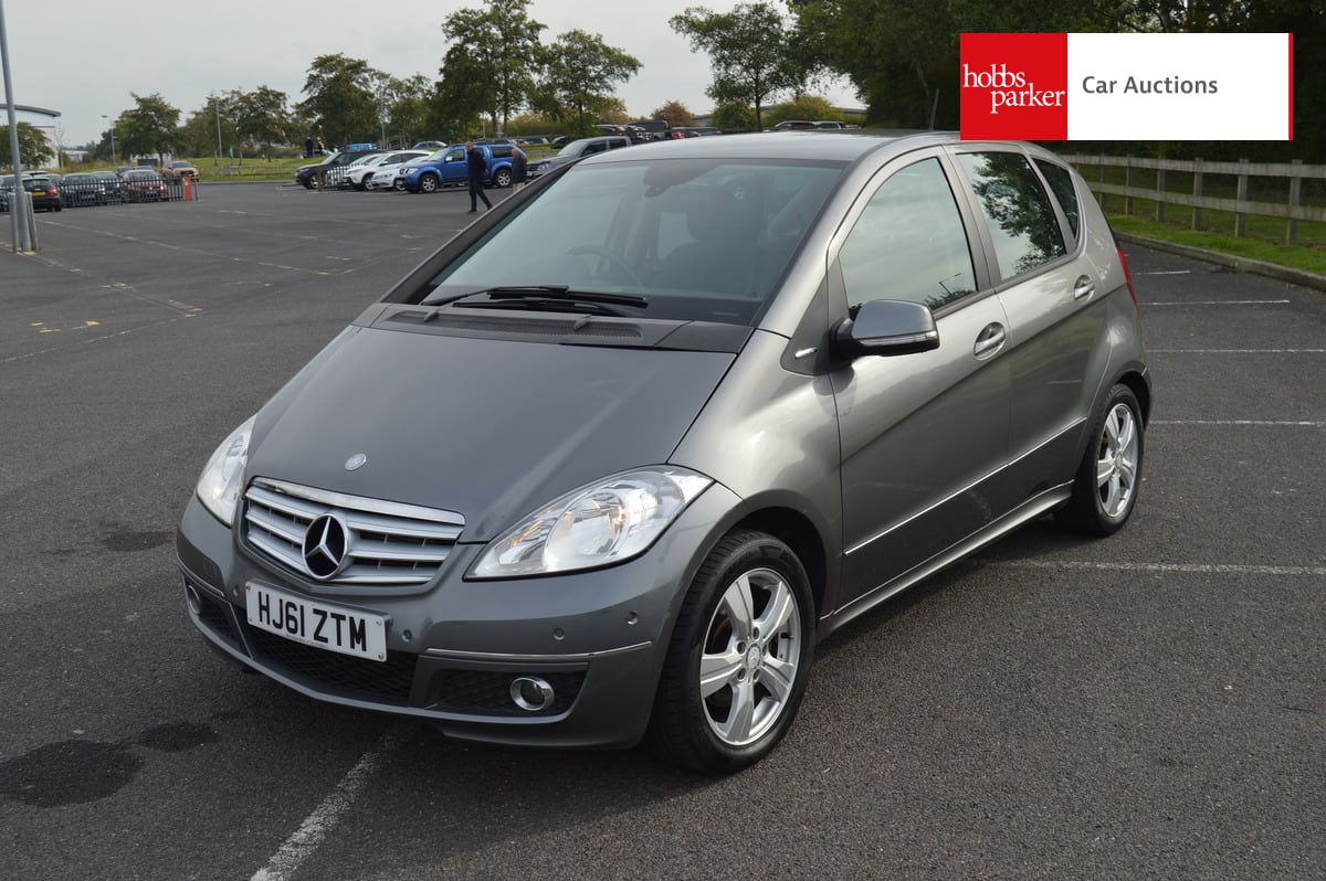 MERCEDES A180CDI AVANTGARDE SE CVT image 7
