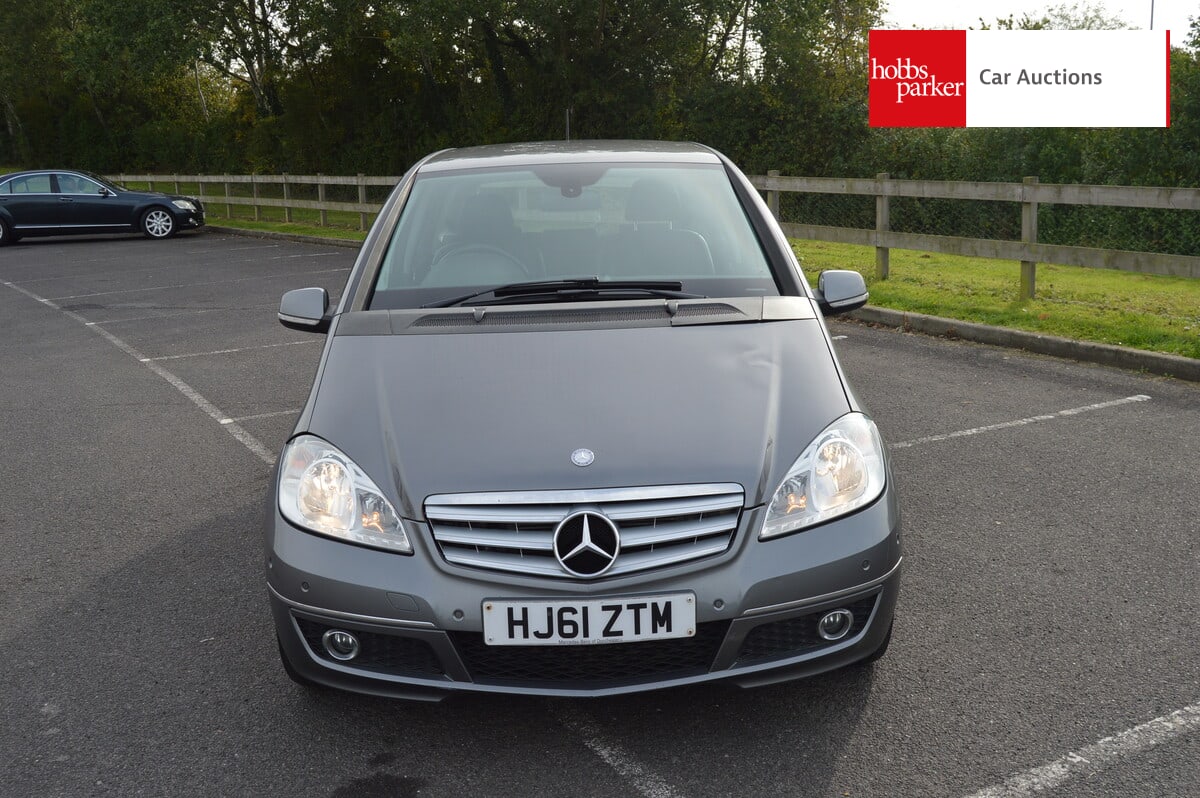 MERCEDES A180CDI AVANTGARDE SE CVT image 8