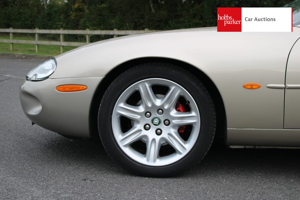 JAGUAR XK8 CONVERTIBLE AUTO image 10
