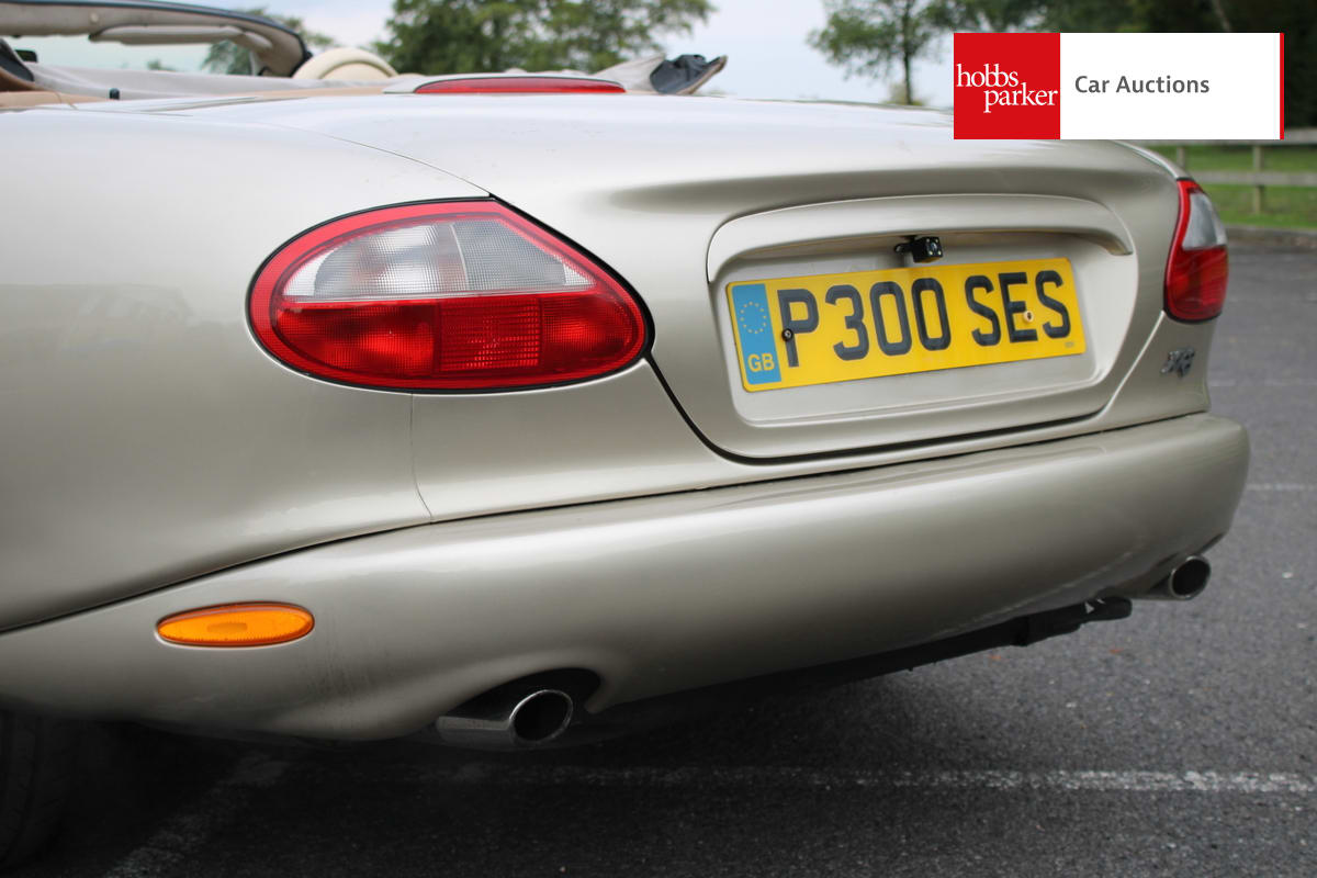 JAGUAR XK8 CONVERTIBLE AUTO image 12
