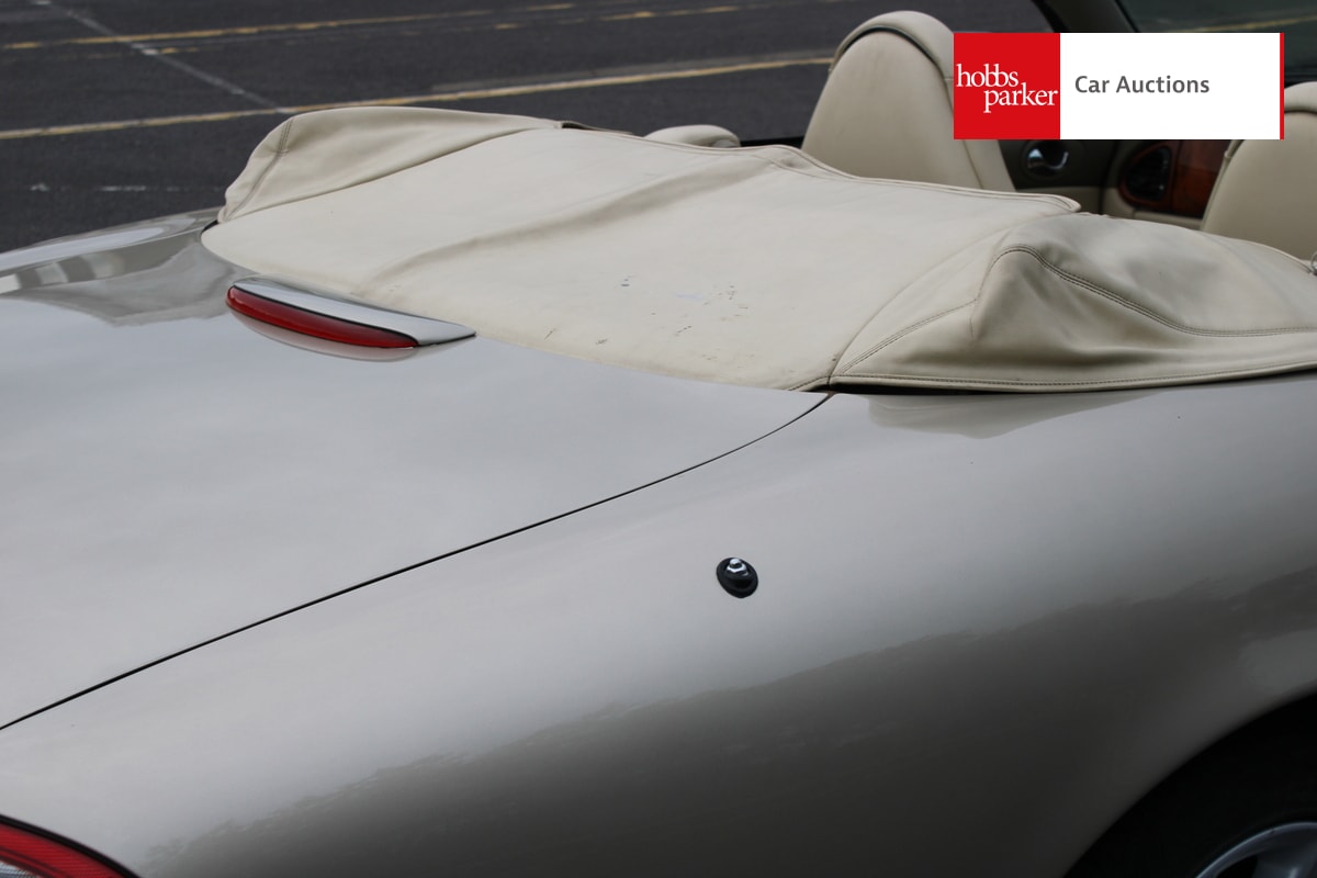 JAGUAR XK8 CONVERTIBLE AUTO image 21