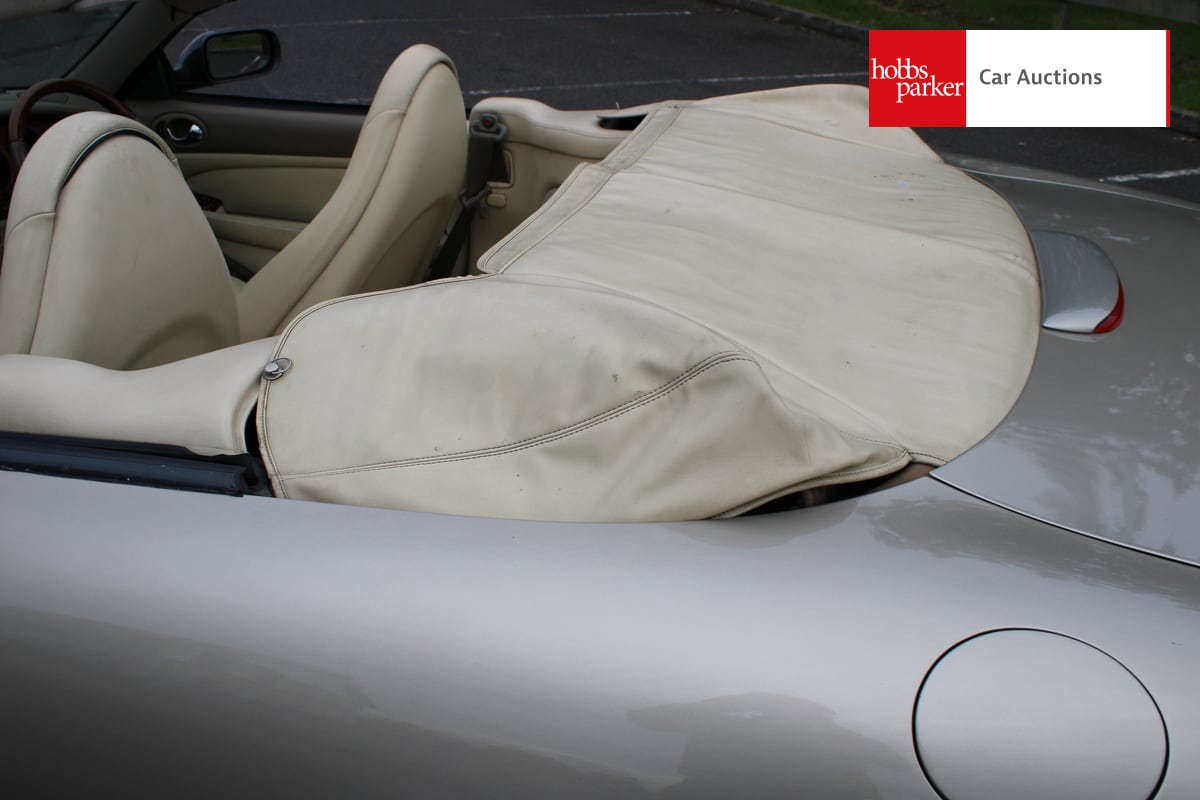 JAGUAR XK8 CONVERTIBLE AUTO image 23