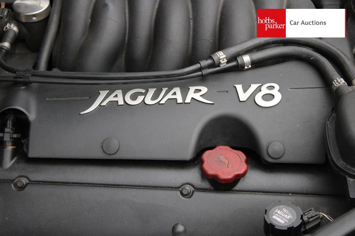 JAGUAR XK8 CONVERTIBLE AUTO image 32