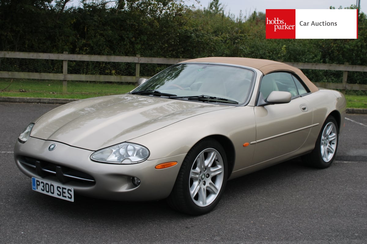 JAGUAR XK8 CONVERTIBLE AUTO image 37