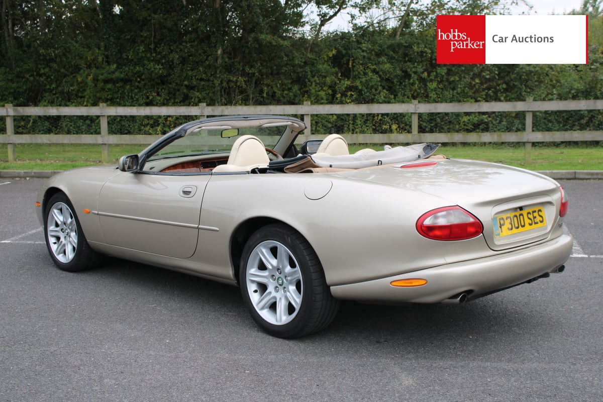 JAGUAR XK8 CONVERTIBLE AUTO image 6