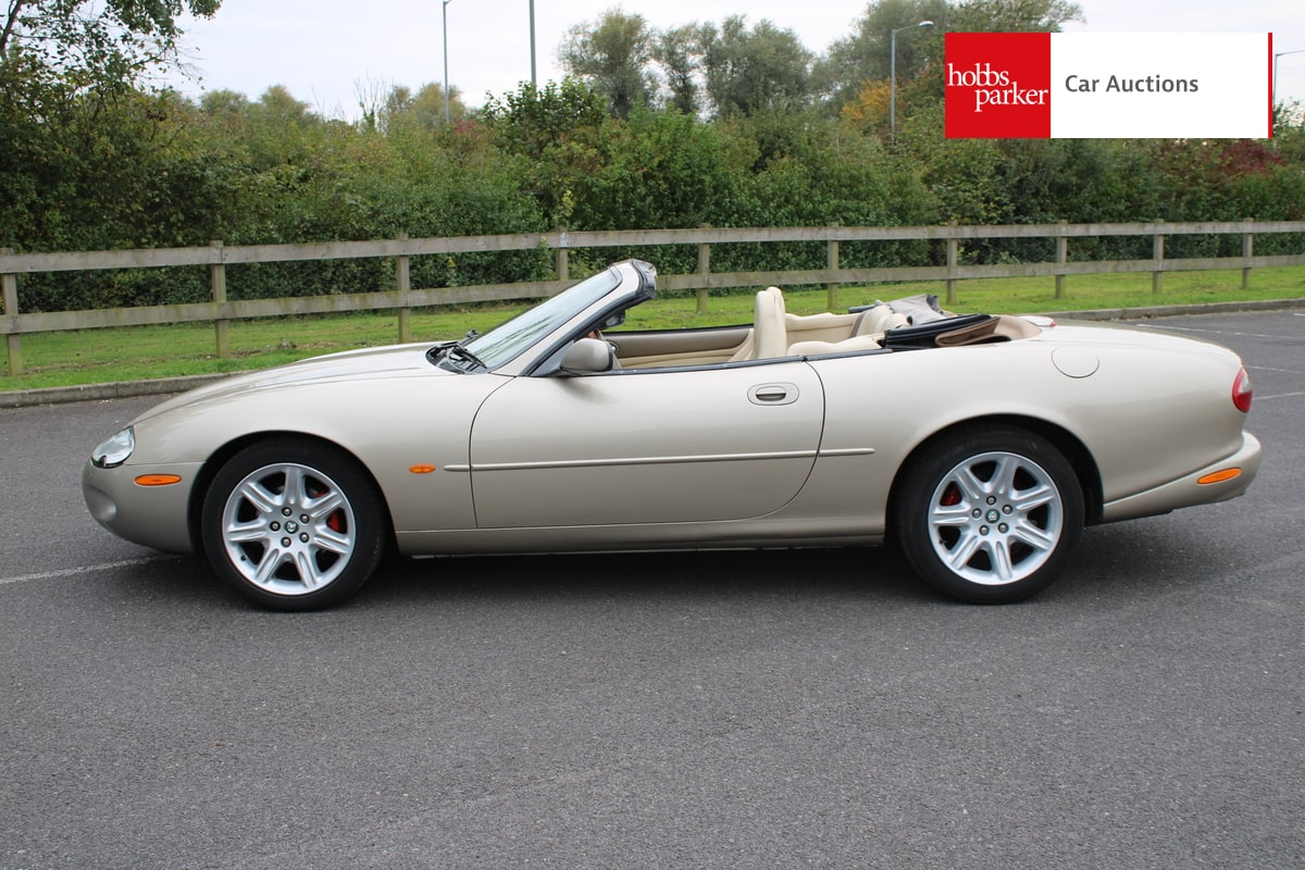 JAGUAR XK8 CONVERTIBLE AUTO image 7