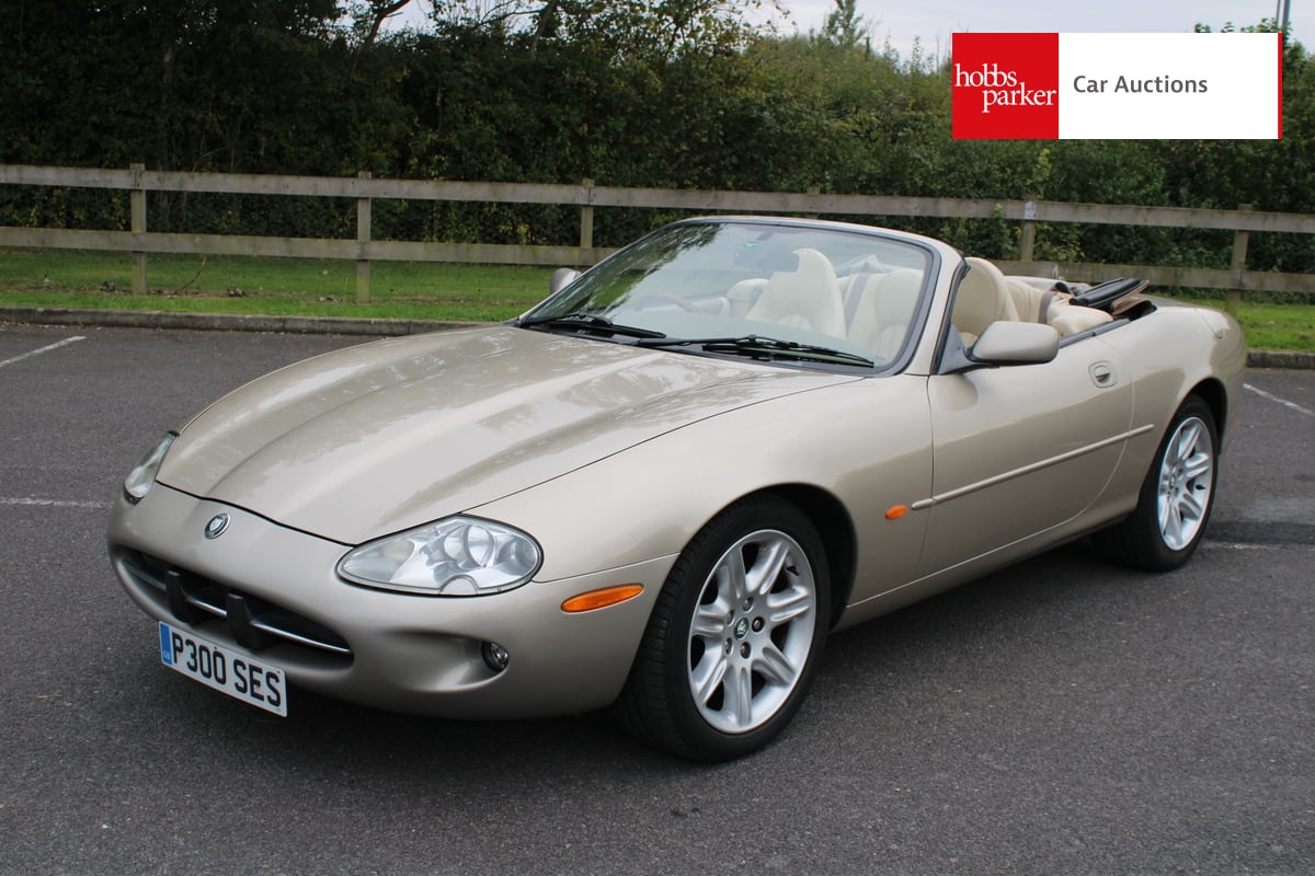 JAGUAR XK8 CONVERTIBLE AUTO image 8