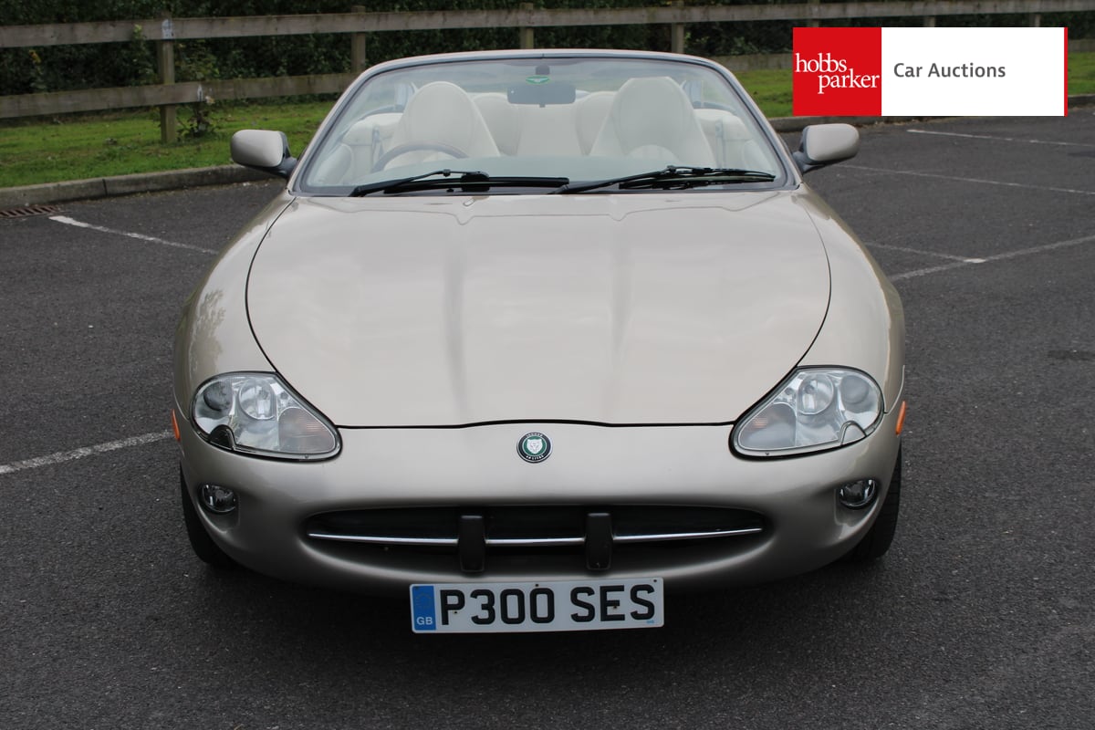 JAGUAR XK8 CONVERTIBLE AUTO image 9