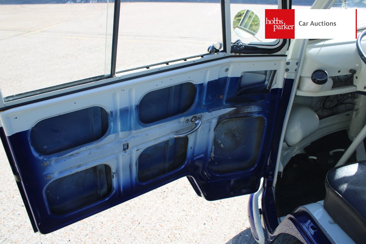 VOLKSWAGEN TYPE 2 SPLIT SCREEN COMBI CAMPER image 15