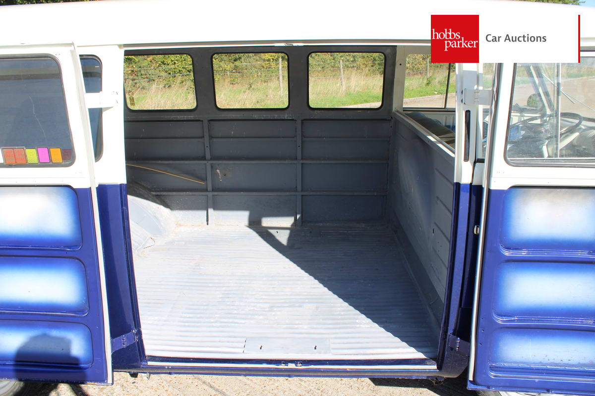 VOLKSWAGEN TYPE 2 SPLIT SCREEN COMBI CAMPER image 17