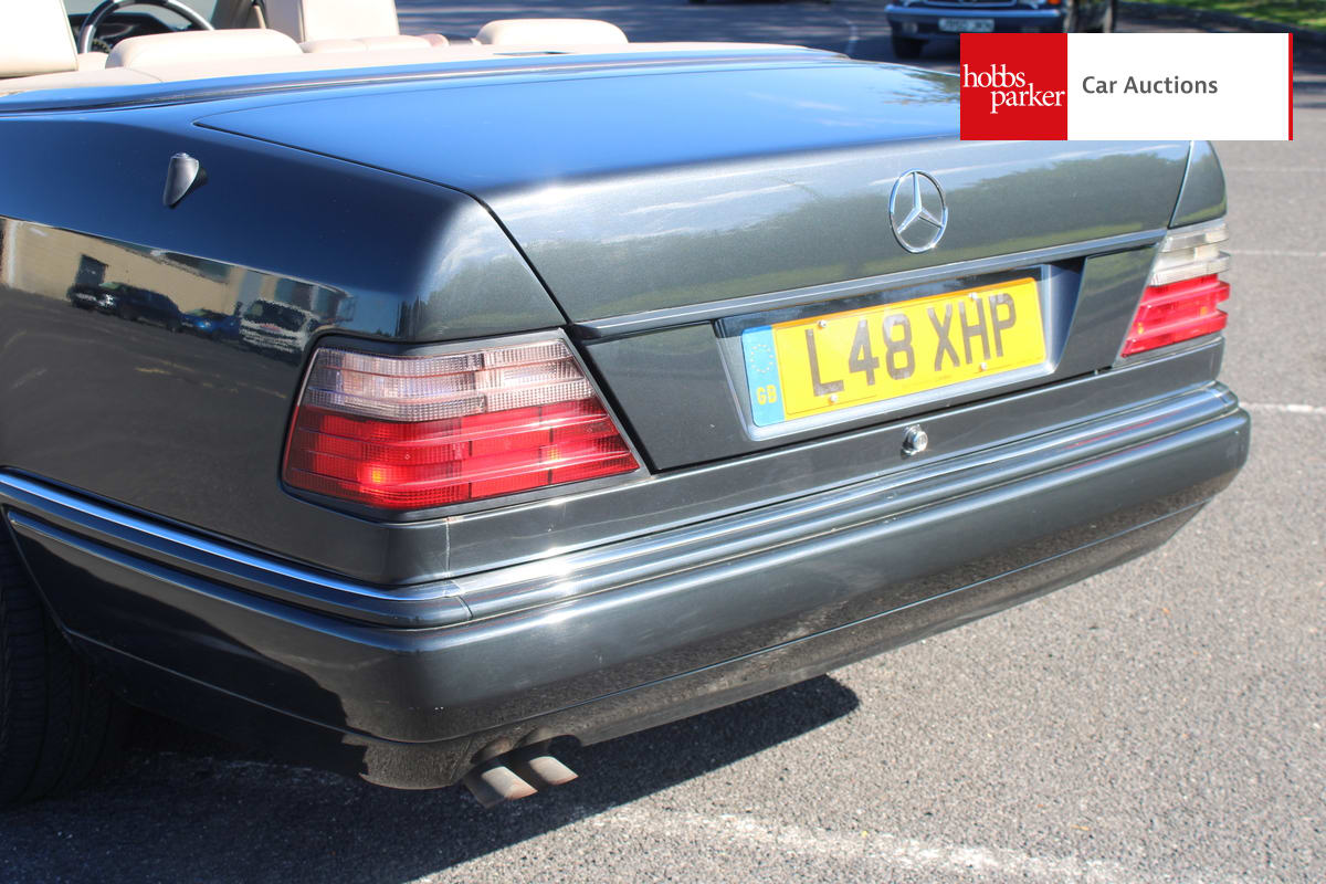 MERCEDES E320 A124 AUTO image 12