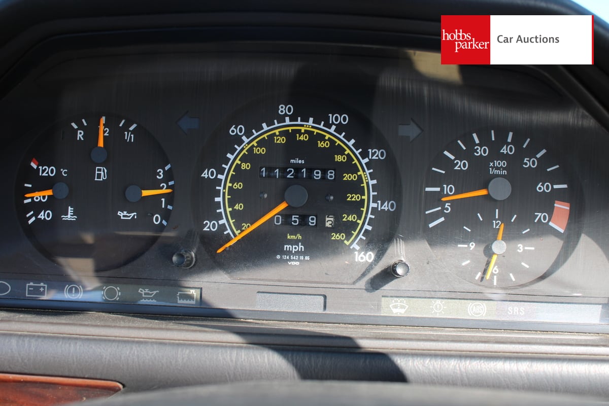 MERCEDES E320 A124 AUTO image 23