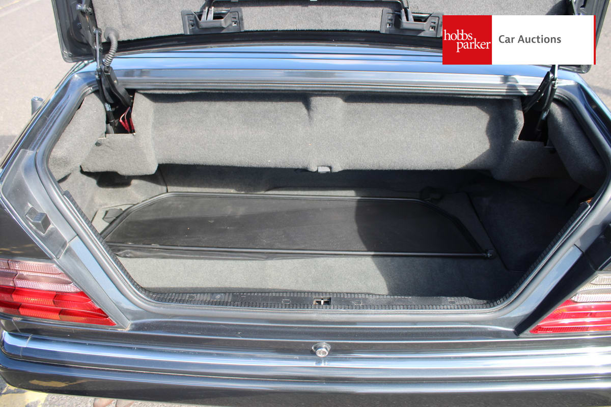 MERCEDES E320 A124 AUTO image 26