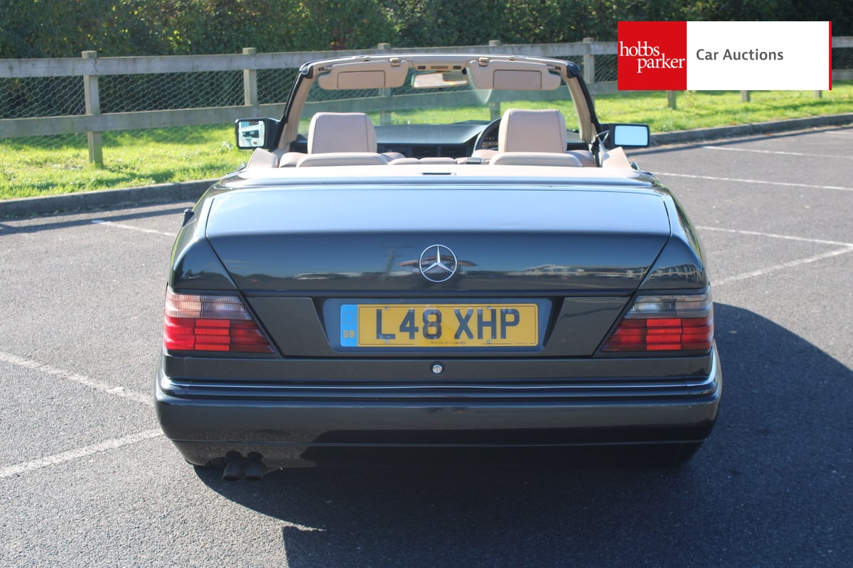 MERCEDES E320 A124 AUTO image 5