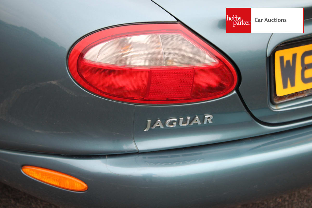 JAGUAR XK8 COUPE AUTO image 12