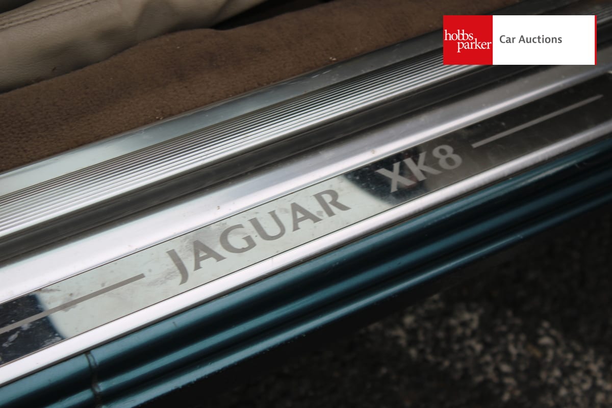 JAGUAR XK8 COUPE AUTO image 18