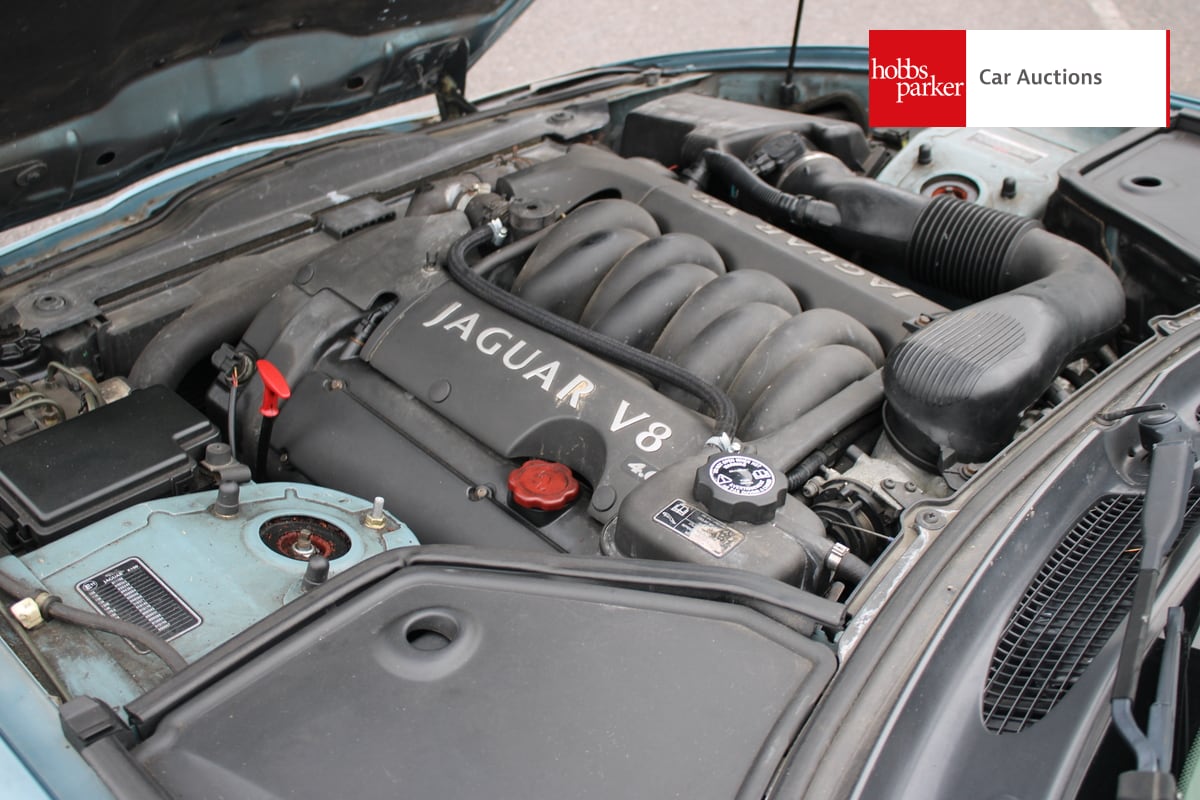 JAGUAR XK8 COUPE AUTO image 29