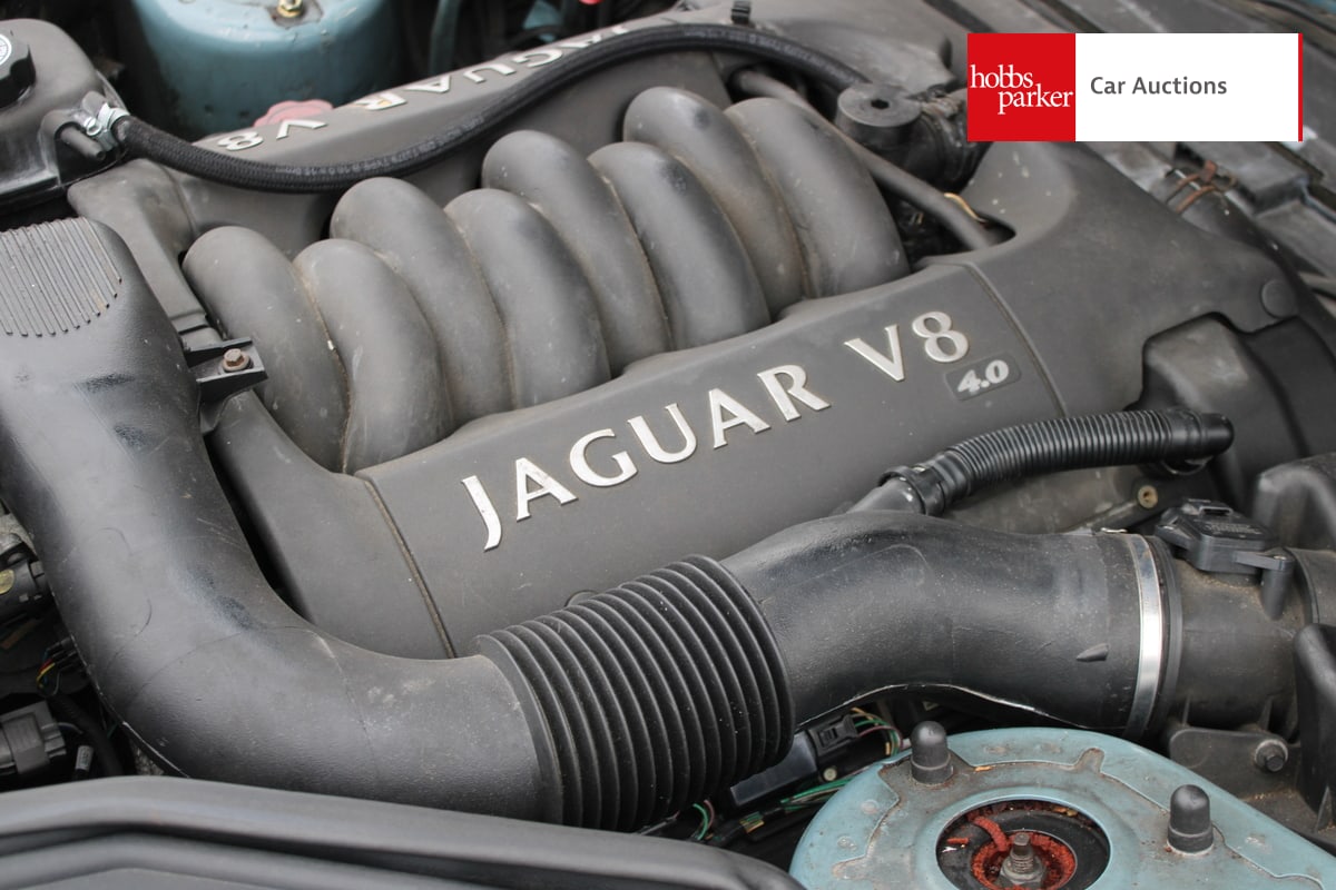 JAGUAR XK8 COUPE AUTO image 31
