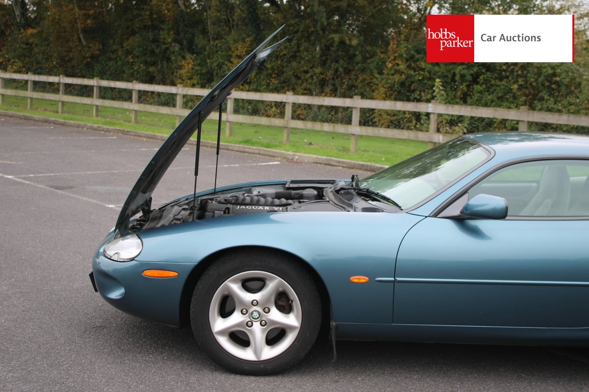 JAGUAR XK8 COUPE AUTO image 33