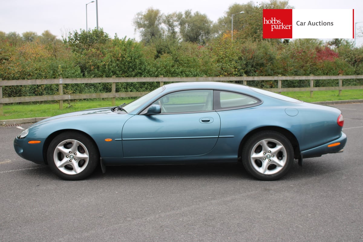 JAGUAR XK8 COUPE AUTO image 6